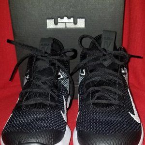 SOLD!!! NWT! BRAND NEW NEVER WORN! LEBRON IV